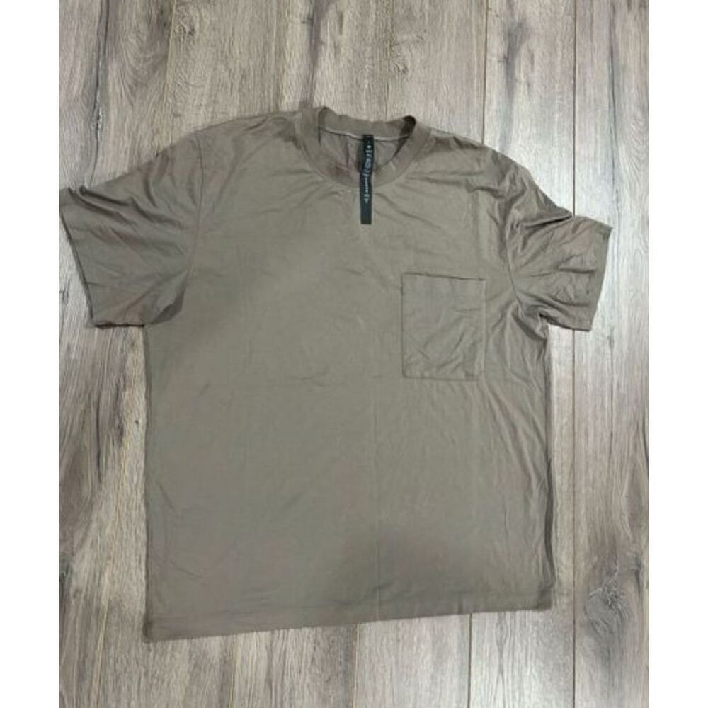 Lululemon T shirt sz Large